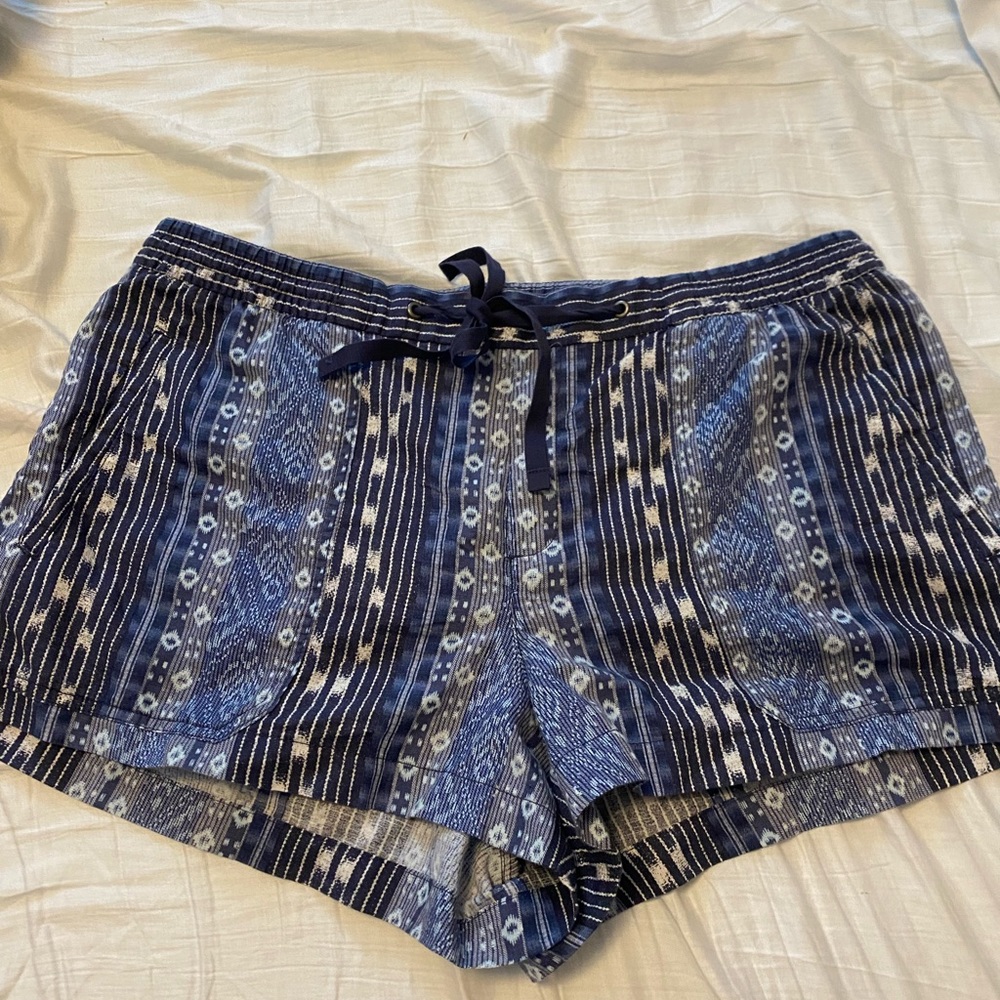 GAP shorts, size XL, blue aztec print